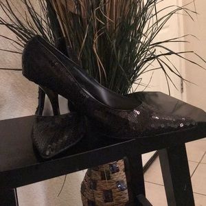 Black pointy toe sequence heal